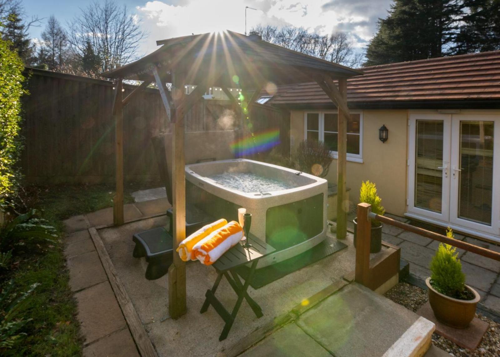 The Retreat, Own Hot Tub, Romantic Escape, Near 莱姆里吉斯 外观 照片